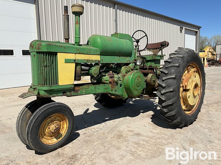1958-john-deere-520-image-1