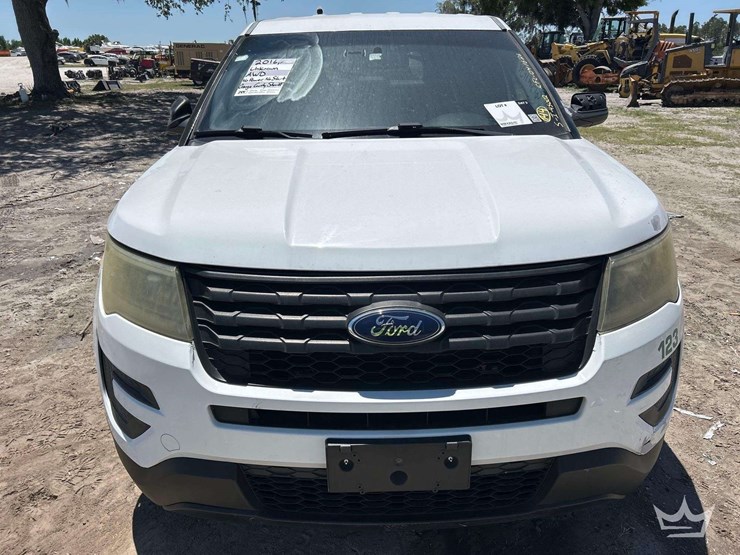 2016-ford-explorer-image-19