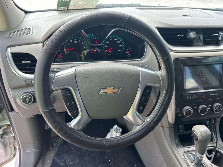 2017-chevrolet-traverse-image-13