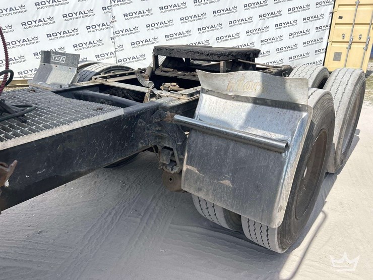2005-mack-ch613-image-26