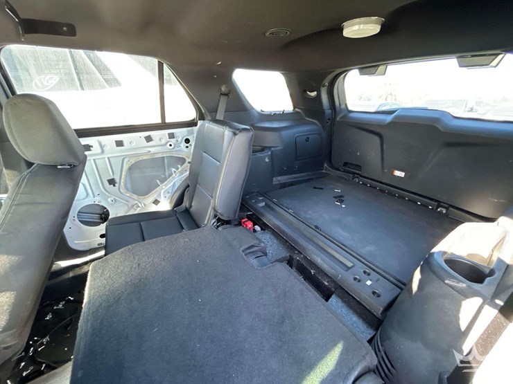 2017-ford-explorer-image-18