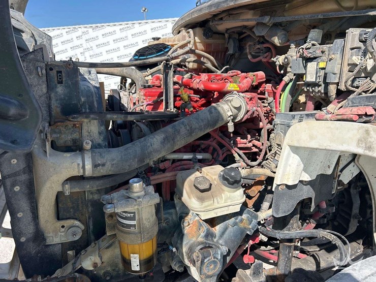 2019-freightliner-m2-106-image-8