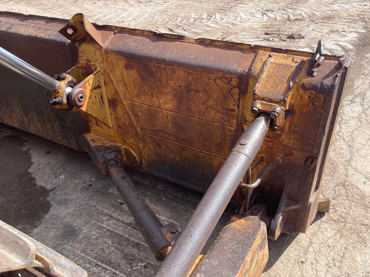 #4035-•-1986-komatsu-dozer-image-24