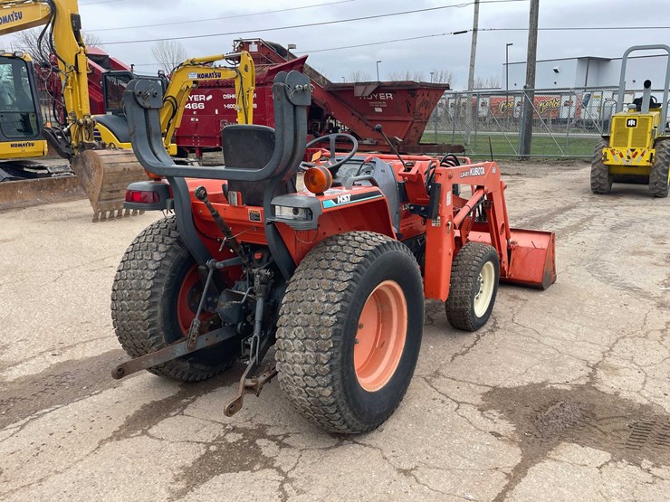 #4056-•-kubota-tractor-image-5