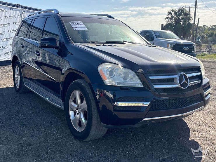 2012-mercedes-benz-gl450-image-2