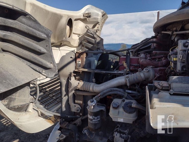 2015-freightliner-business-class-m2-106-image-31