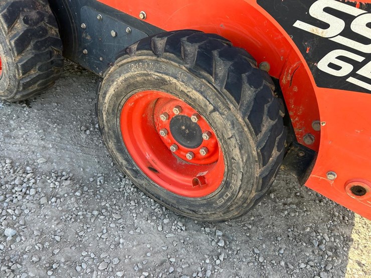 2017-kubota-ssv65-image-15