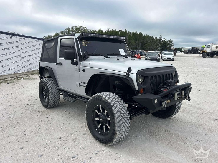 2011-jeep-wrangler-sport-image-2