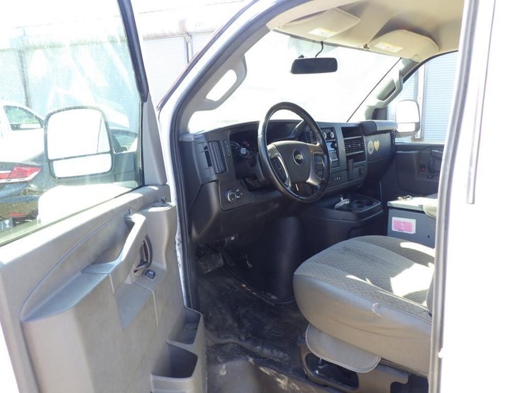 2017-chevrolet-express-2500-image-5