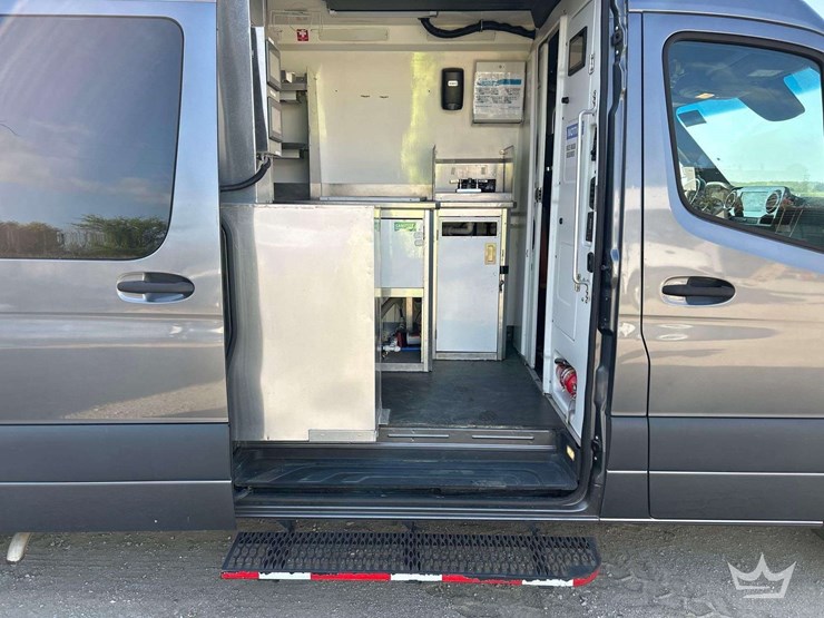 2021-mercedes-benz-sprinter-4500-image-21