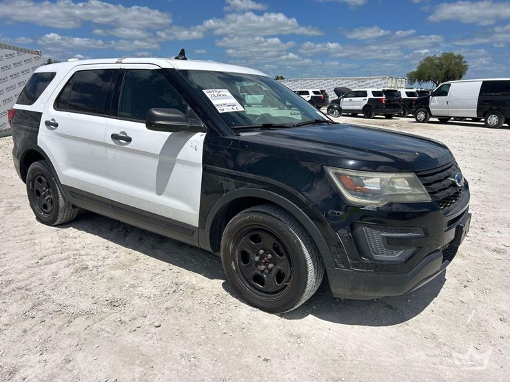 2017-ford-explorer-image-2