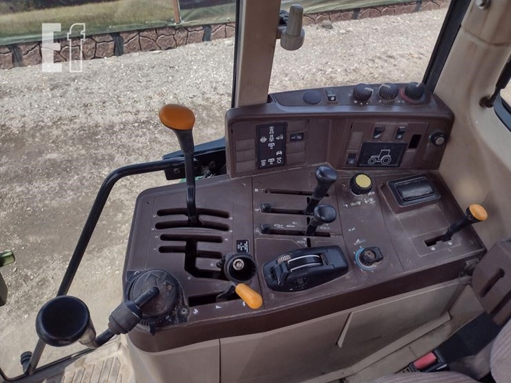 john-deere-6210-image-10