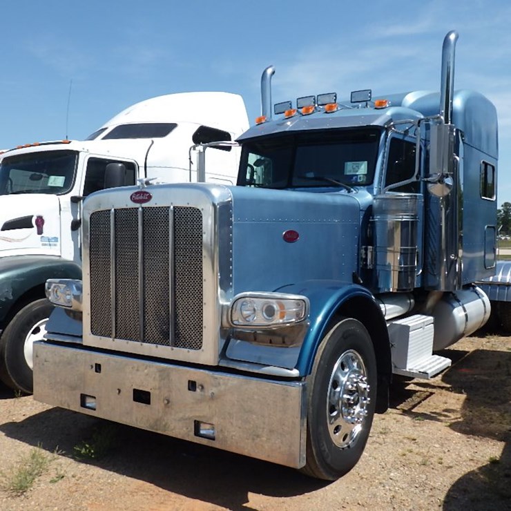 2008 PETERBILT 389