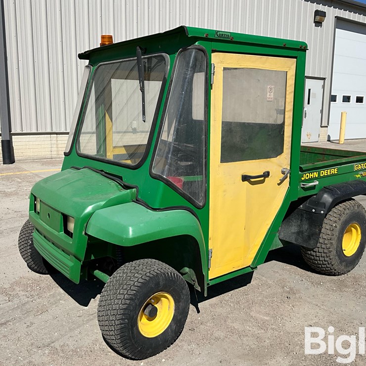 JOHN DEERE GATOR