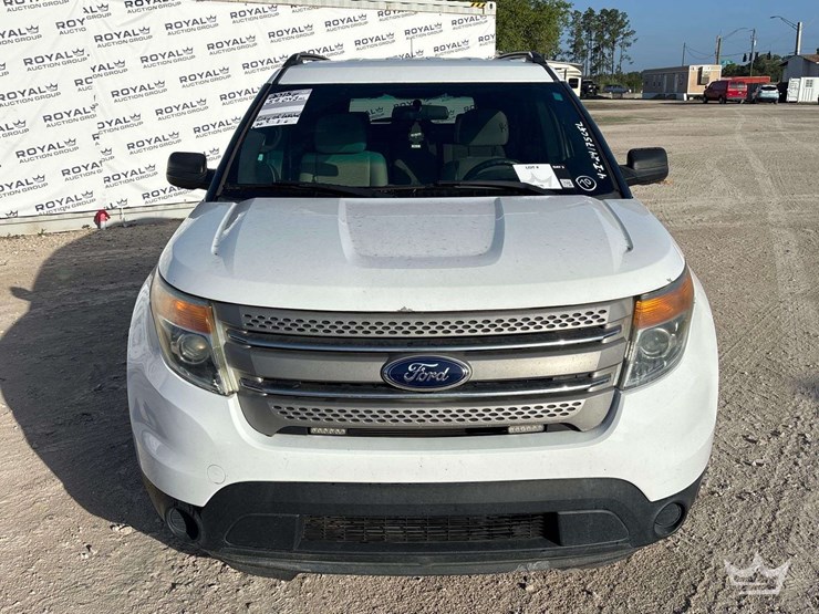 2015-ford-explorer-image-32