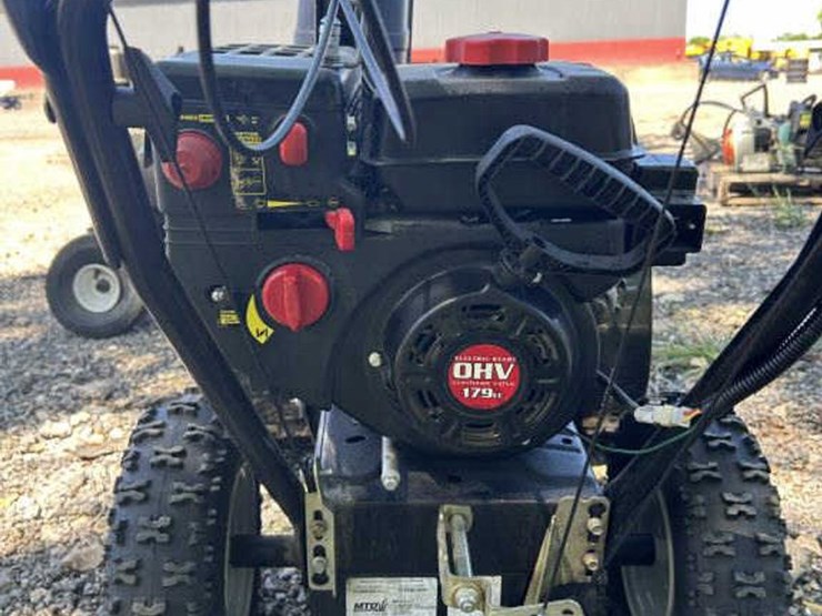 #82-•-mtd-gold-24'-snow-blower-image-3