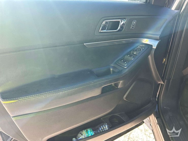 2017-ford-explorer-image-11