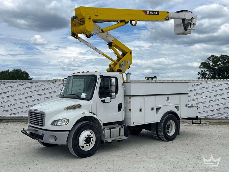 2012-freightliner-m2-106-image-1