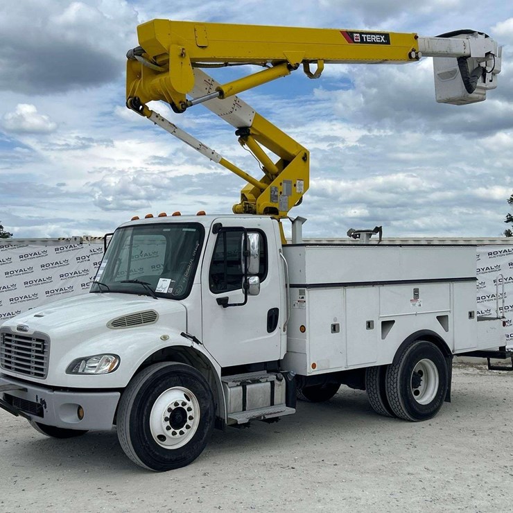 2012 FREIGHTLINER M2 106