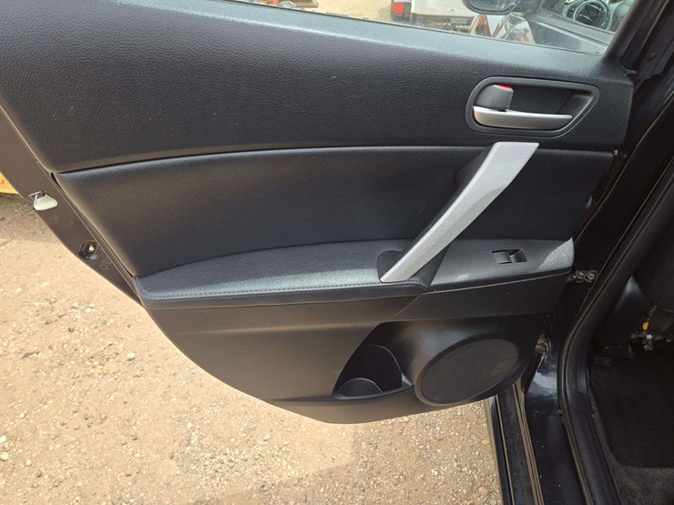 2010-mazda-3s-hatchback-4d-image-6