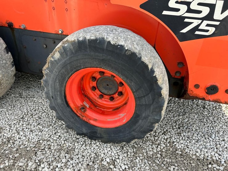 2018-kubota-ssv75-image-15
