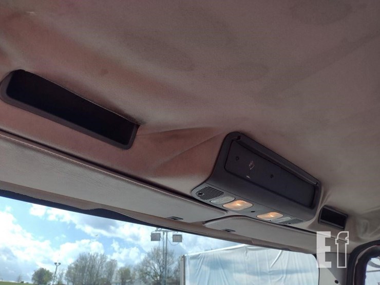 2007-freightliner-business-class-m2-106-image-9
