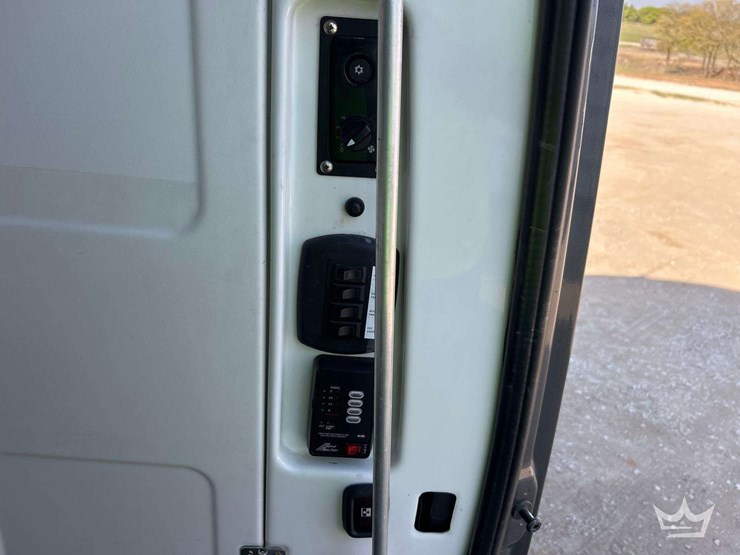 2021-mercedes-benz-sprinter-4500-image-21