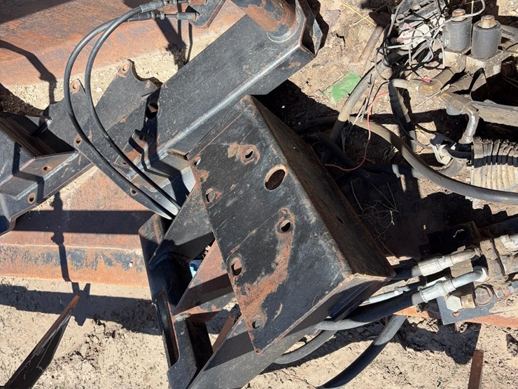 case-ih-l300-image-13