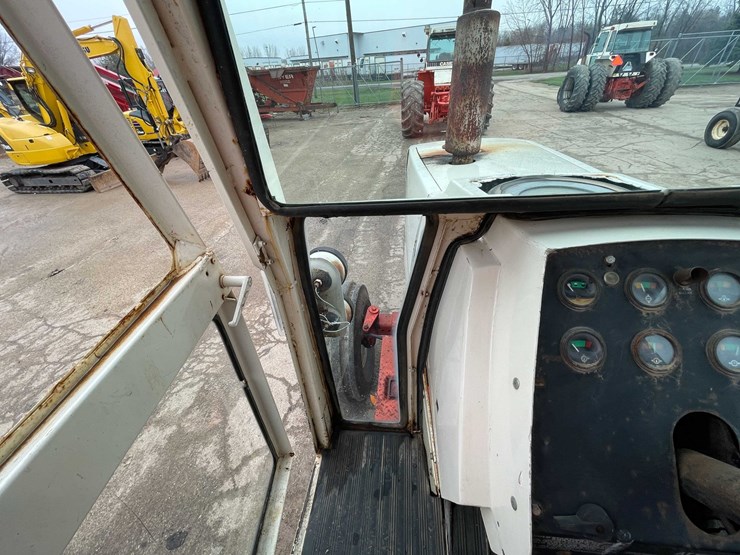 #4064-•-case-1370-tractor-image-77