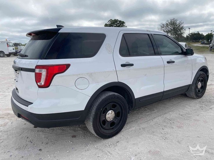 2018-ford-explorer-image-4