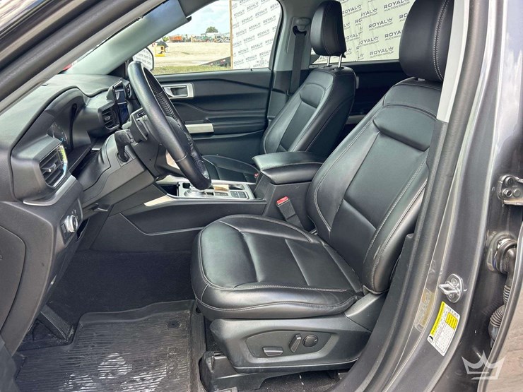 2021-ford-explorer-image-12