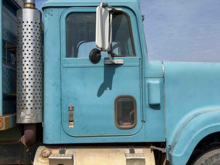 1974-international-durastar-4200-image-4