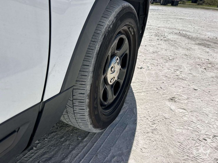 2016-ford-explorer-image-24