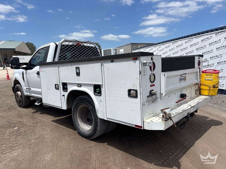 2017-ford-f350-image-4