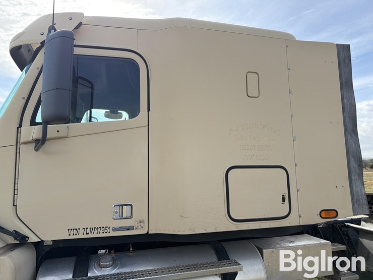2007-freightliner-columbia-120-image-15