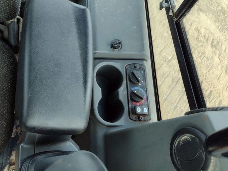 2019-caterpillar-d6k2-xl-image-10