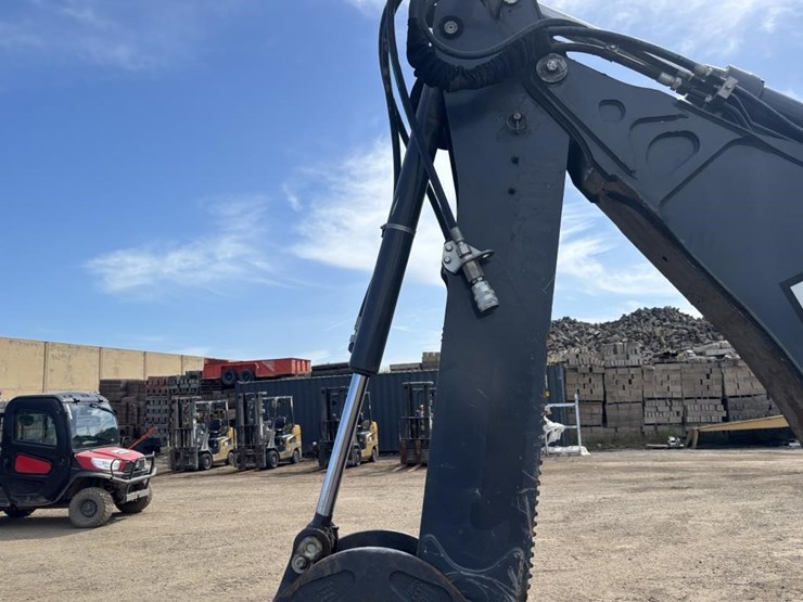 2019-deere-310l-ep-image-21