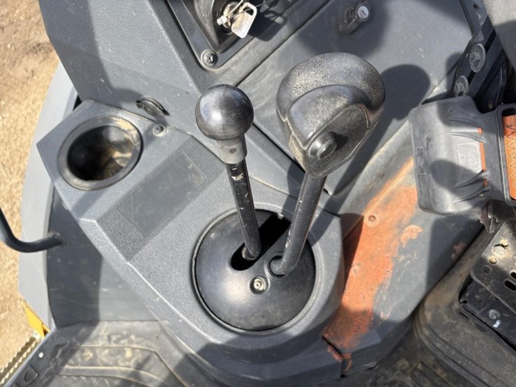 2019-deere-310l-ep-image-38