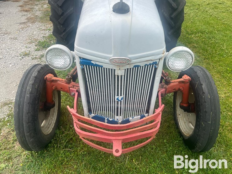 1947-ford-8n-image-12