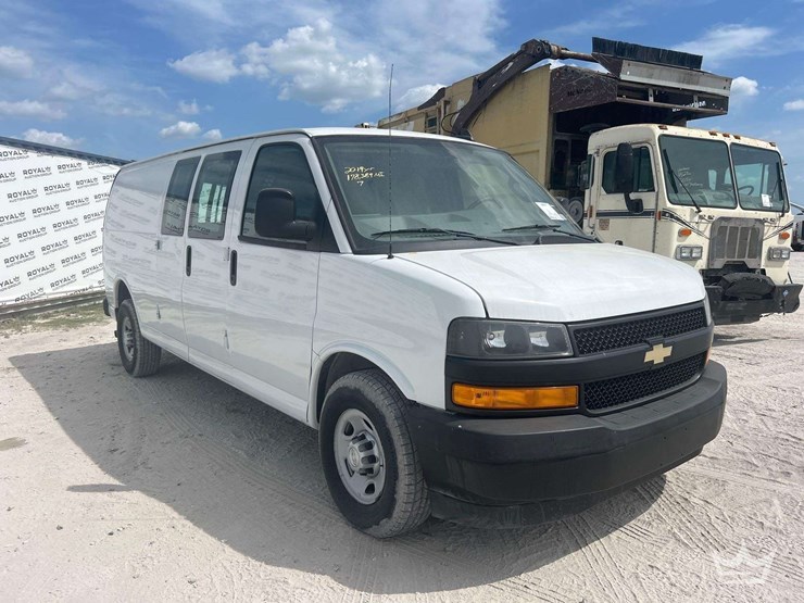 2019-chevrolet-express-2500-image-2