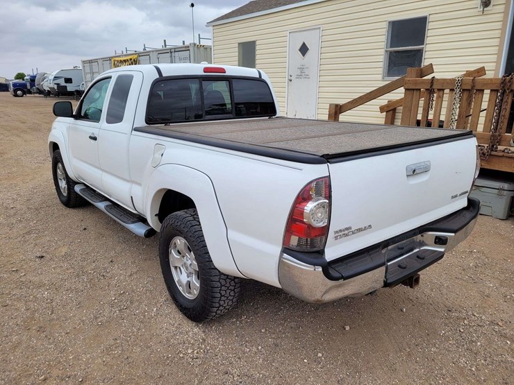 2010-toyota-tacoma-sr5-image-7