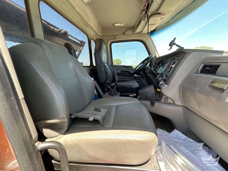 2017-kenworth-t880-image-33