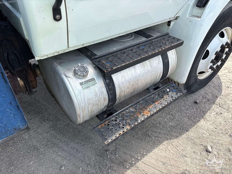 2018-international-durastar-4300-image-30