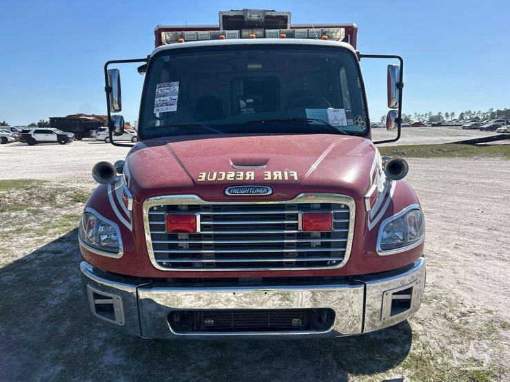 2005-freightliner-fld120-image-33