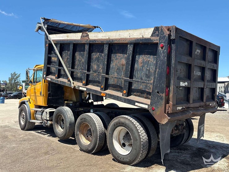 1999-freightliner-fl112-image-4