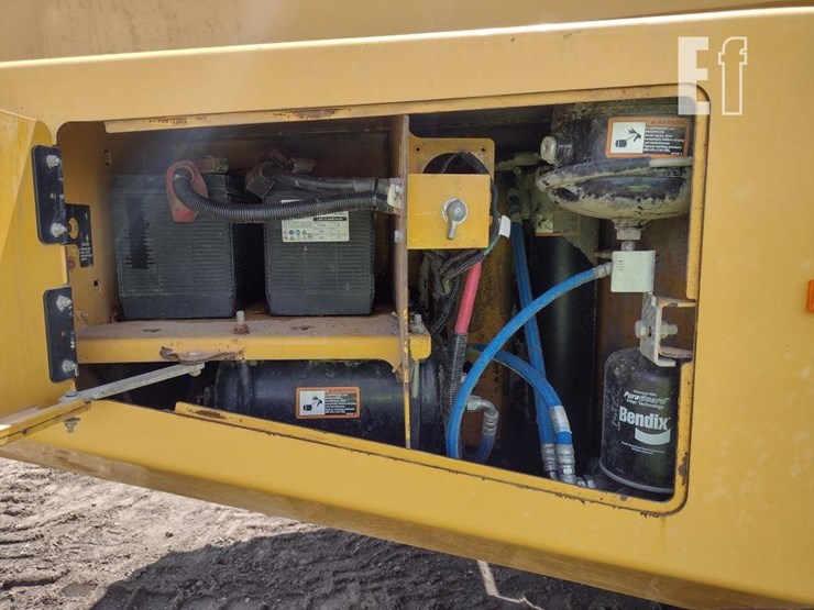 deere-300d-image-23