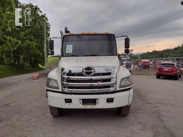 2015-hino-338-image-2