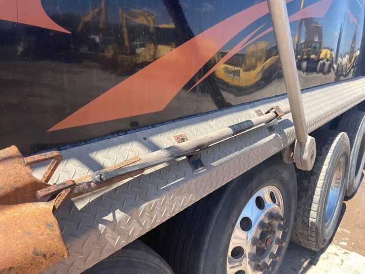#4014-•-2013-quad-axle-mack-dump-truck-(has-wi-title)-image-44