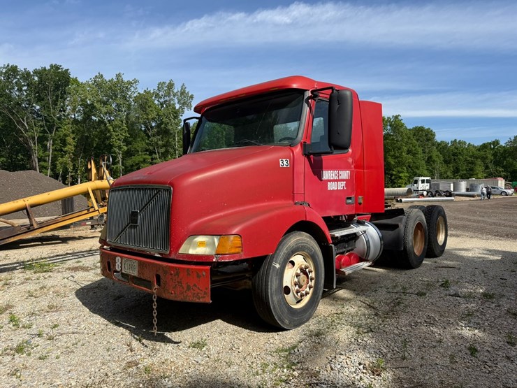 1999-volvo-vn-image-1