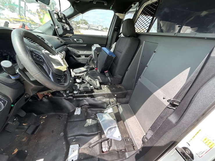 2018-ford-explorer-image-11